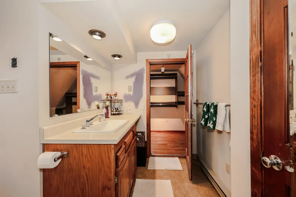 10 Martha Drive Derry NH 03038