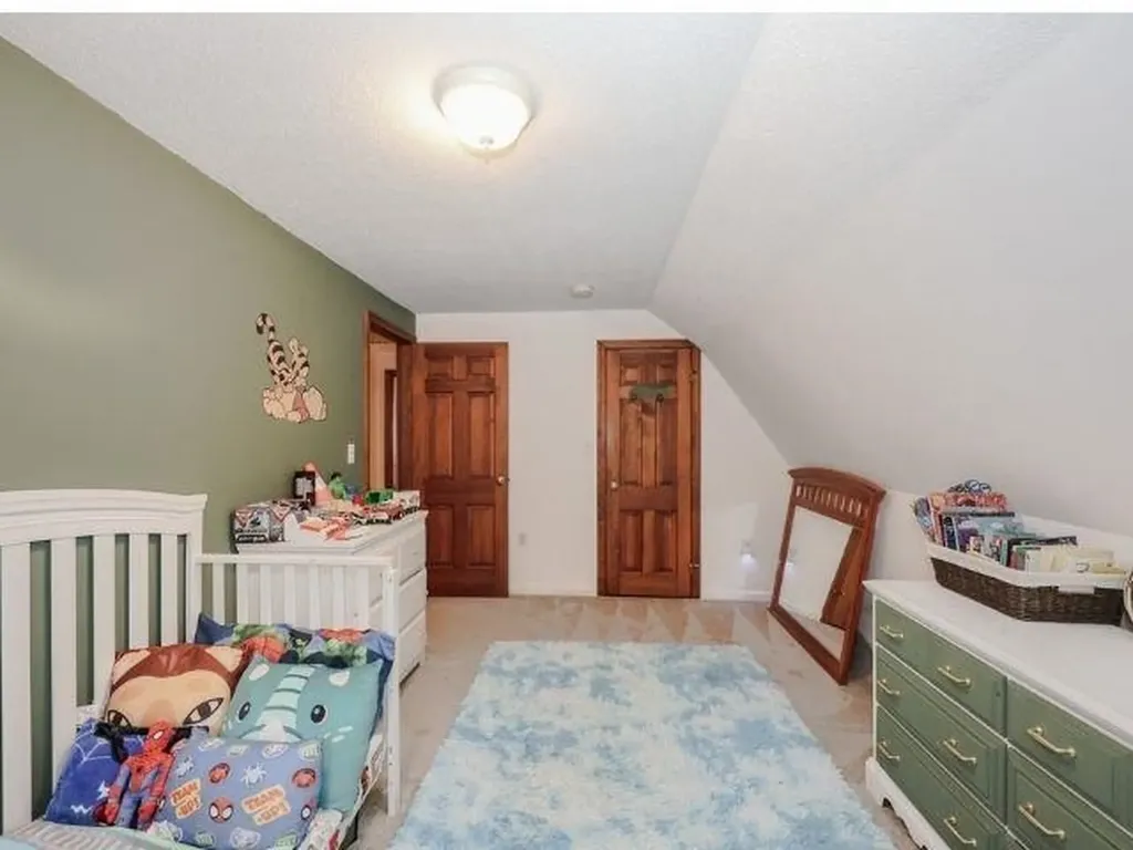 10 Martha Drive Derry NH 03038