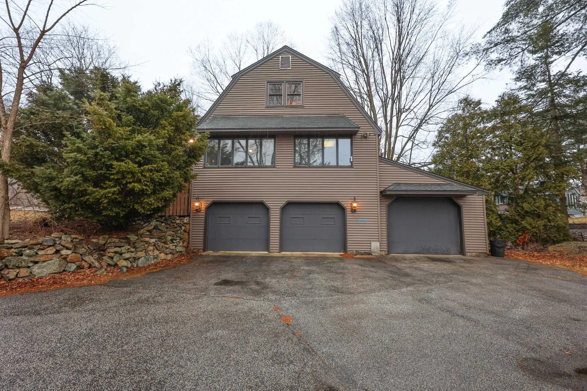 10 Martha Drive Derry NH 03038