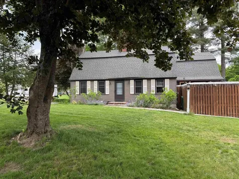 10 Martha Drive Derry NH 03038