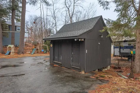 10 Martha Drive Derry NH 03038
