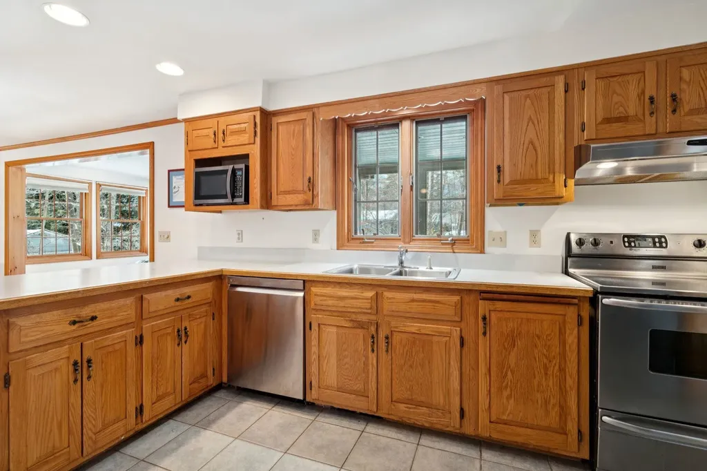 16 Birchwood Way Laconia NH 03246