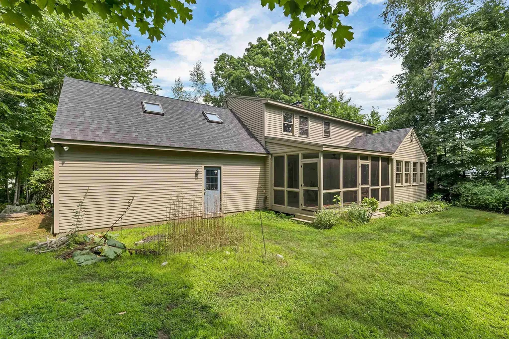 16 Birchwood Way Laconia NH 03246