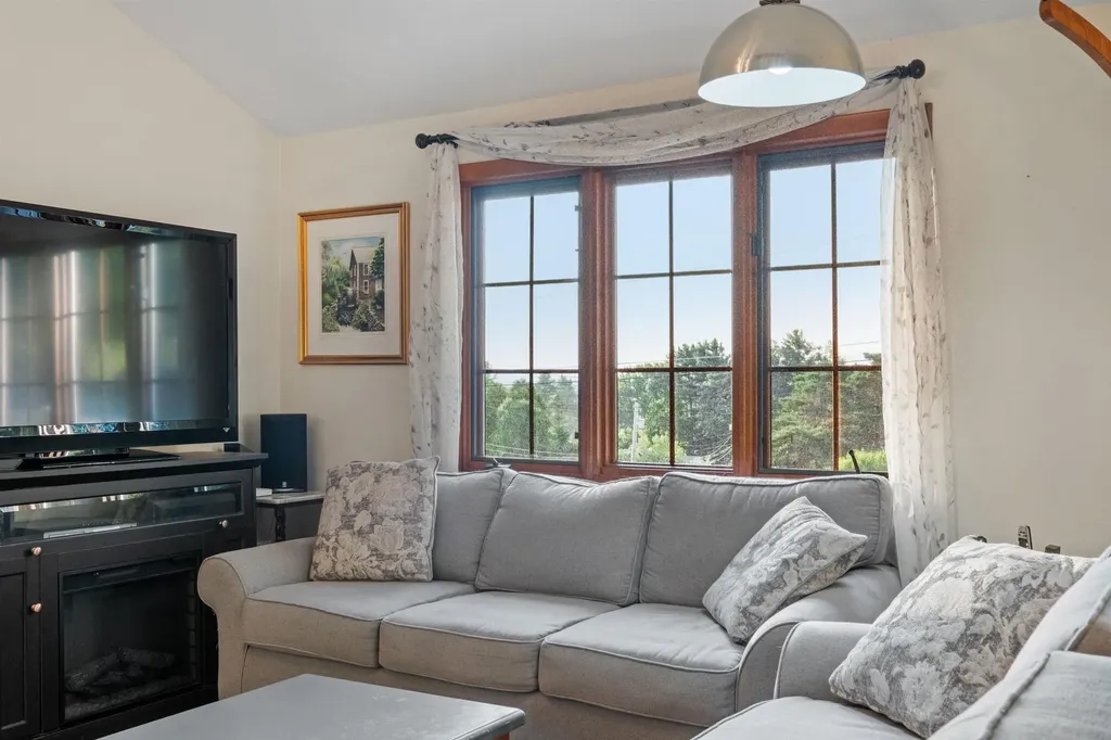 68 Woodwells Garrison Road Hopkinton NH 03229