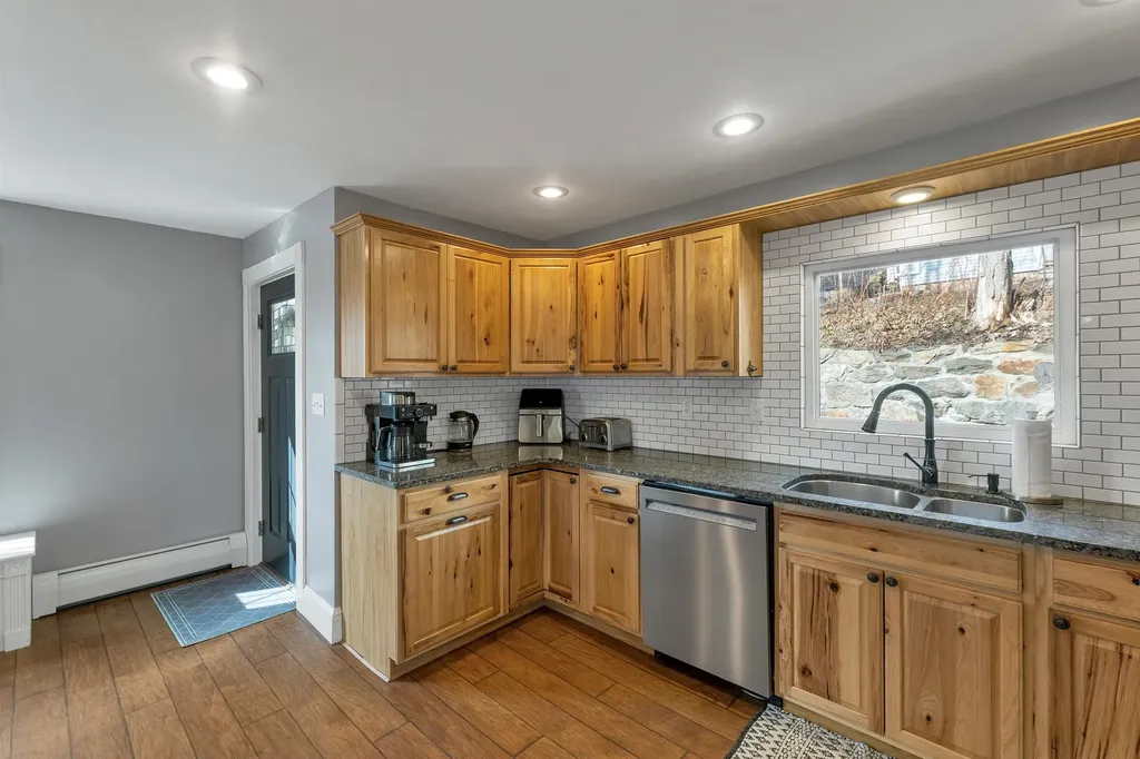 48 Baldwin Street Laconia NH 03246