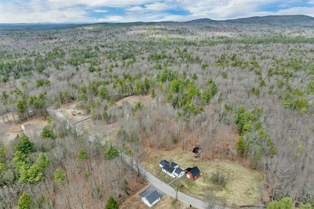 52 Mt. Delight Road Deerfield NH 03037