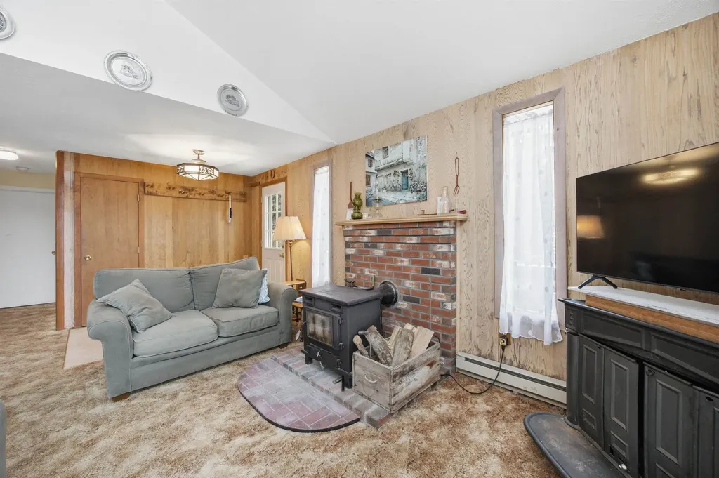 1 Wentworth Lane Barnstead NH 03225