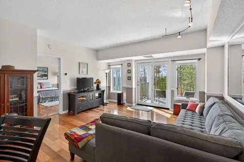 12 Mountain Laurels Drive Nashua NH 03062