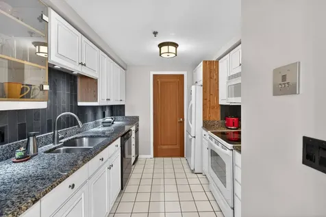 12 Mountain Laurels Drive Nashua NH 03062