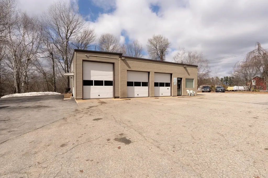 1806 Hooksett Road Hooksett NH 03106