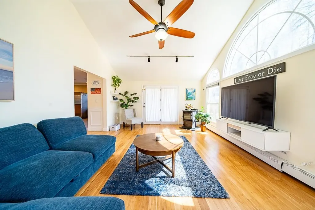 75 Hall Road Londonderry NH 03053