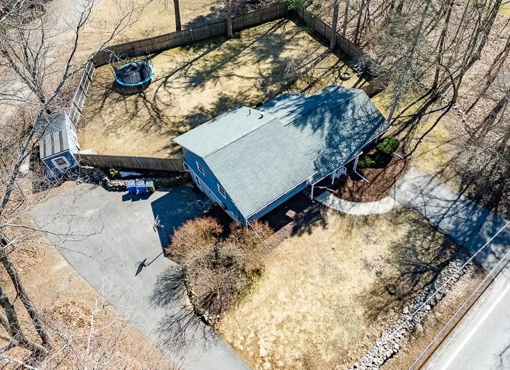 75 Hall Road Londonderry NH 03053