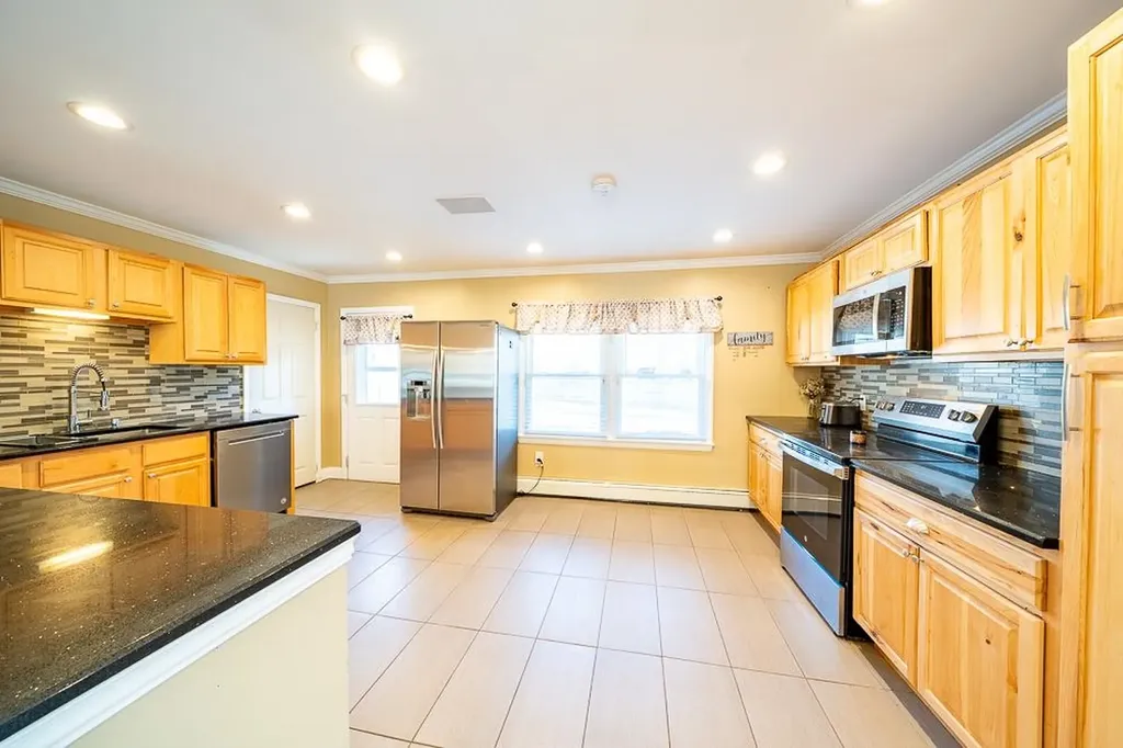 75 Hall Road Londonderry NH 03053