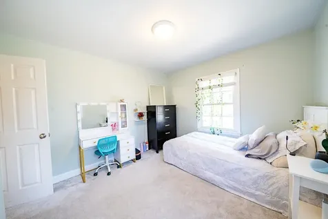 75 Hall Road Londonderry NH 03053