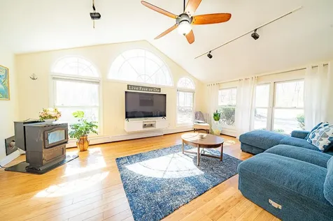 75 Hall Road Londonderry NH 03053