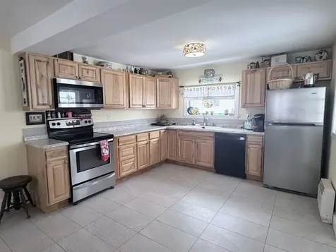 16 Jefferson Avenue Lunenburg VT 05904