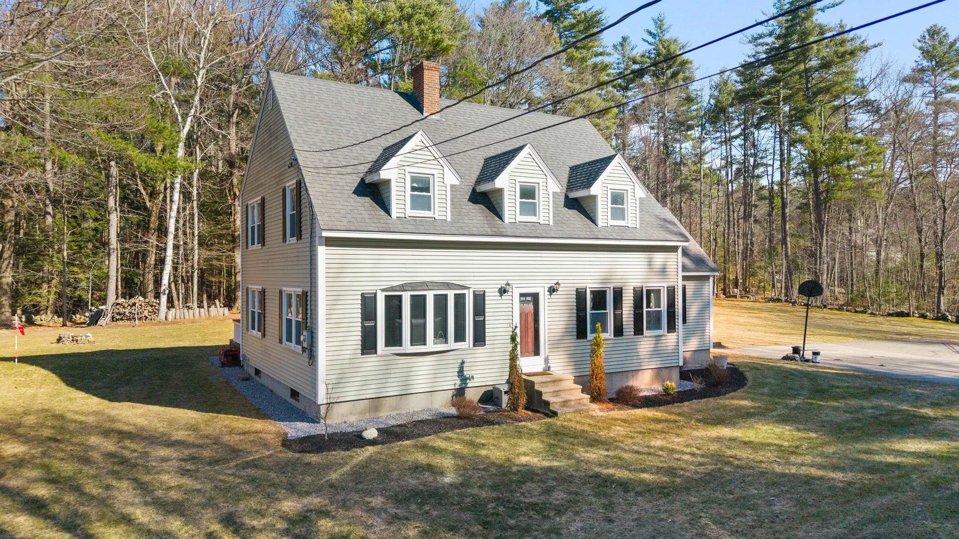 916 River Road Weare NH 03281