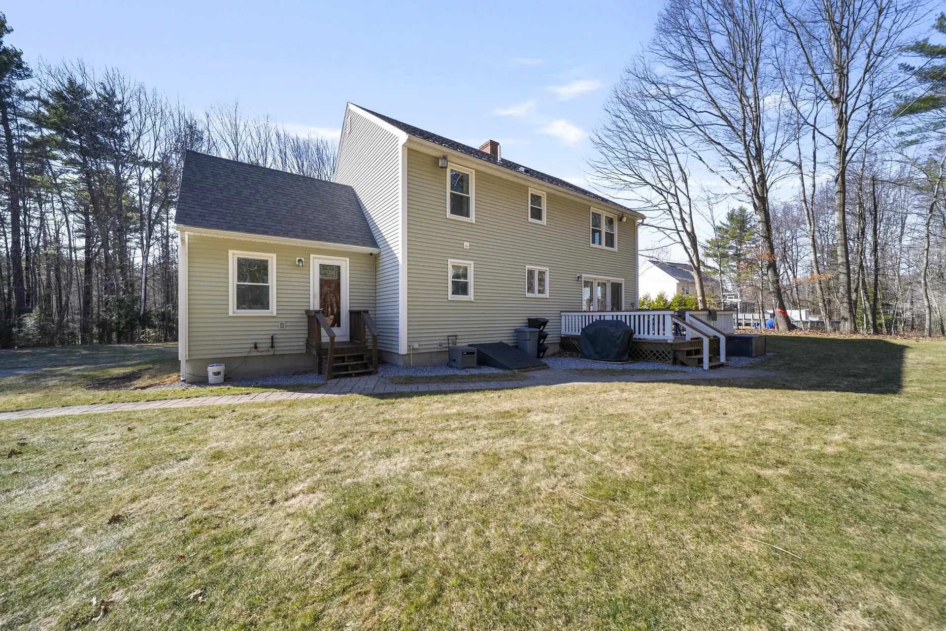 916 River Road Weare NH 03281