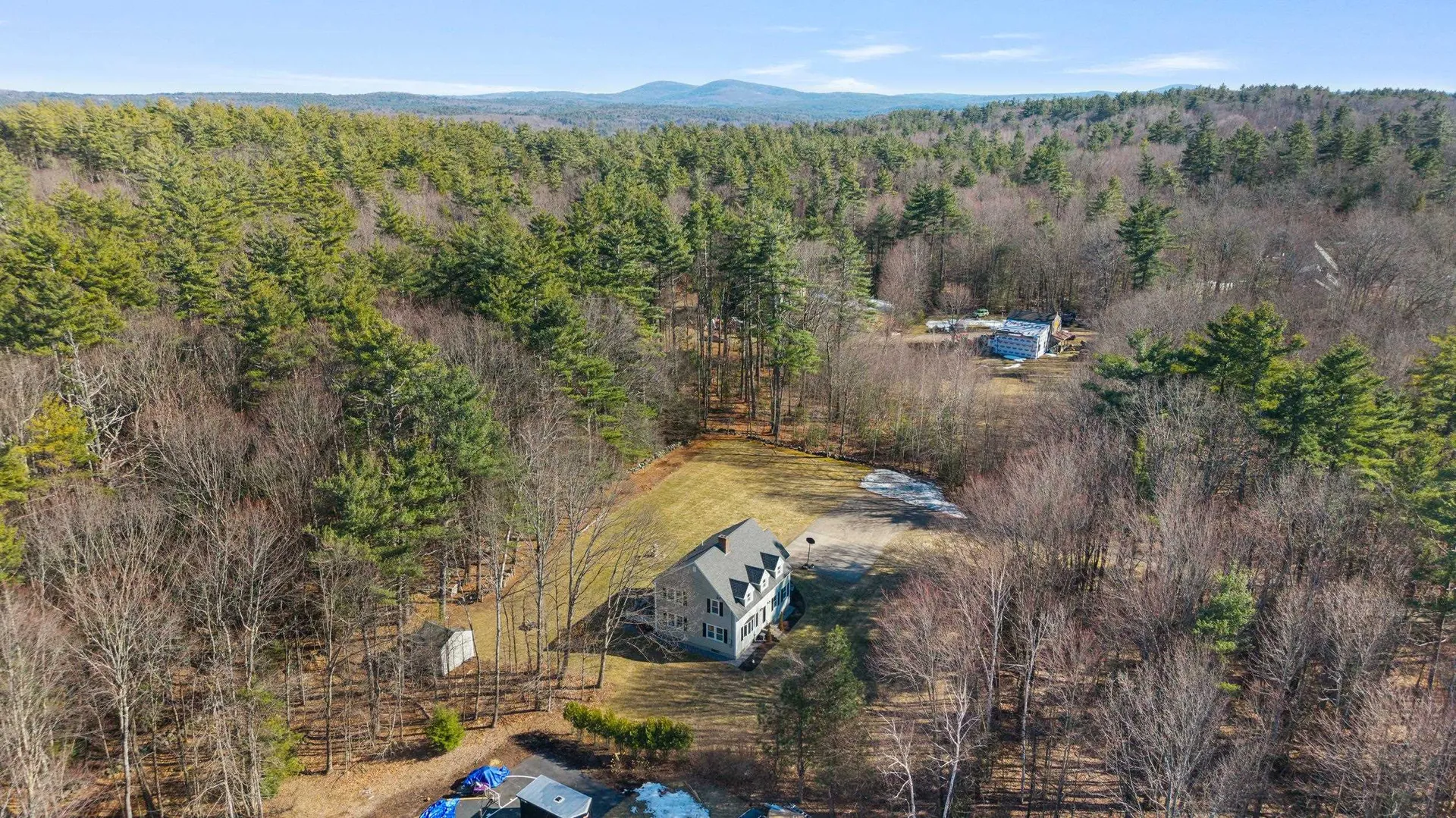 916 River Road Weare NH 03281