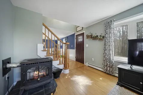 916 River Road Weare NH 03281