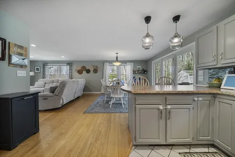 916 River Road Weare NH 03281