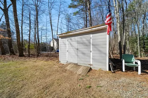 916 River Road Weare NH 03281