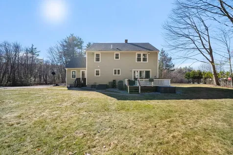 916 River Road Weare NH 03281