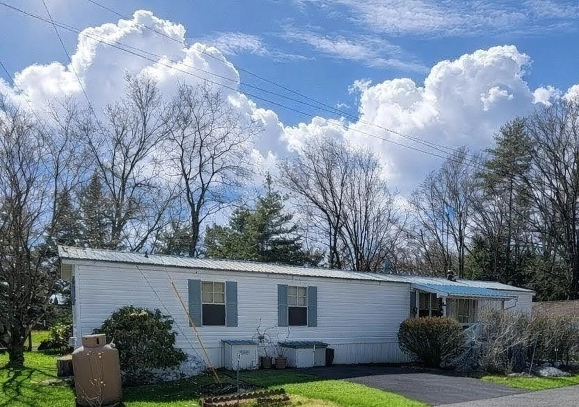 16 Harbourt Drive Winchester NH 03470