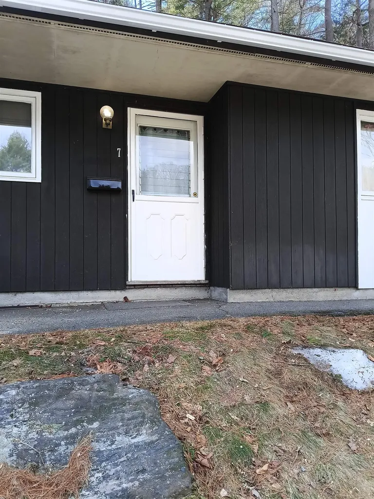 39 Brookside Drive Brattleboro VT 05301