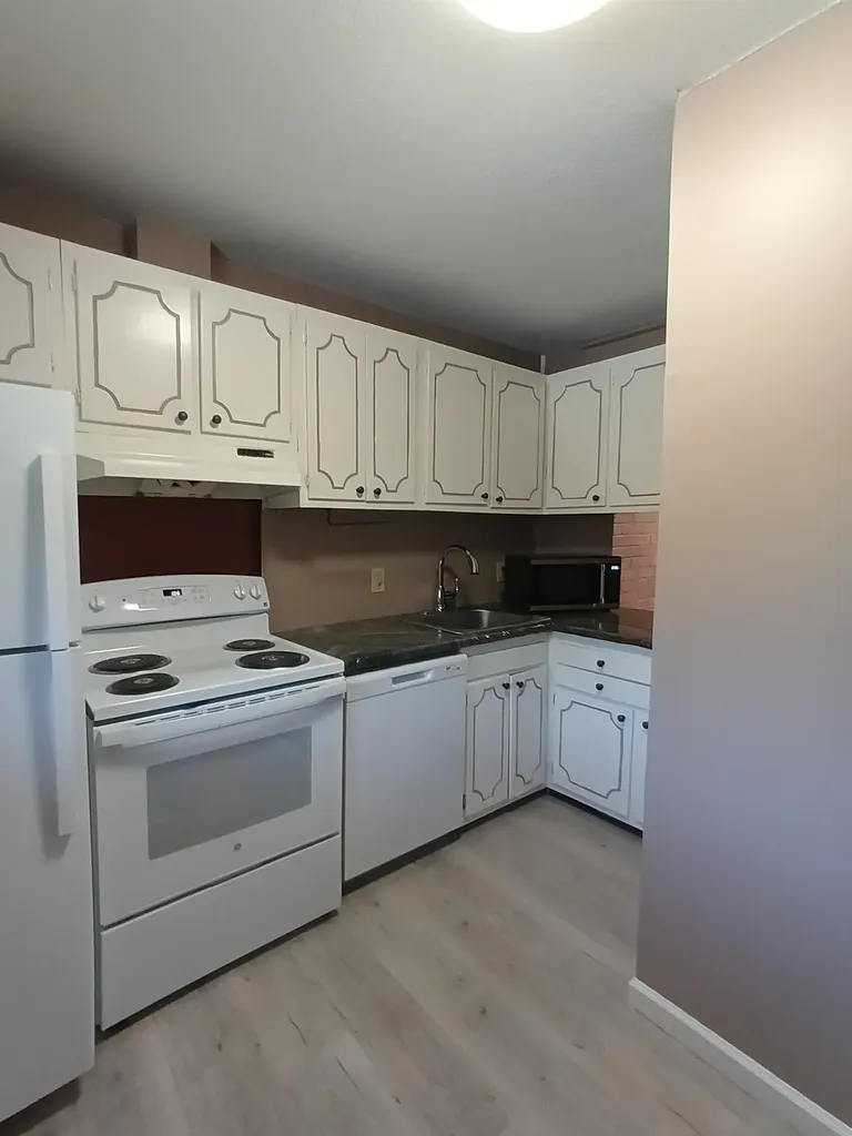 39 Brookside Drive Brattleboro VT 05301