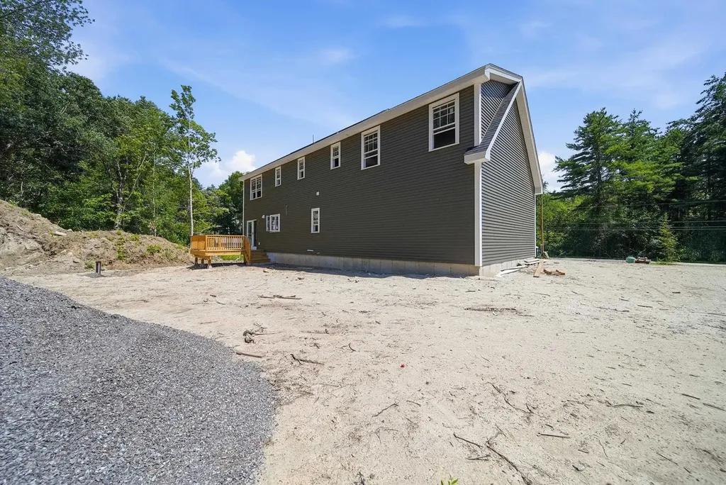 78 Gowing Road Hudson NH 03051