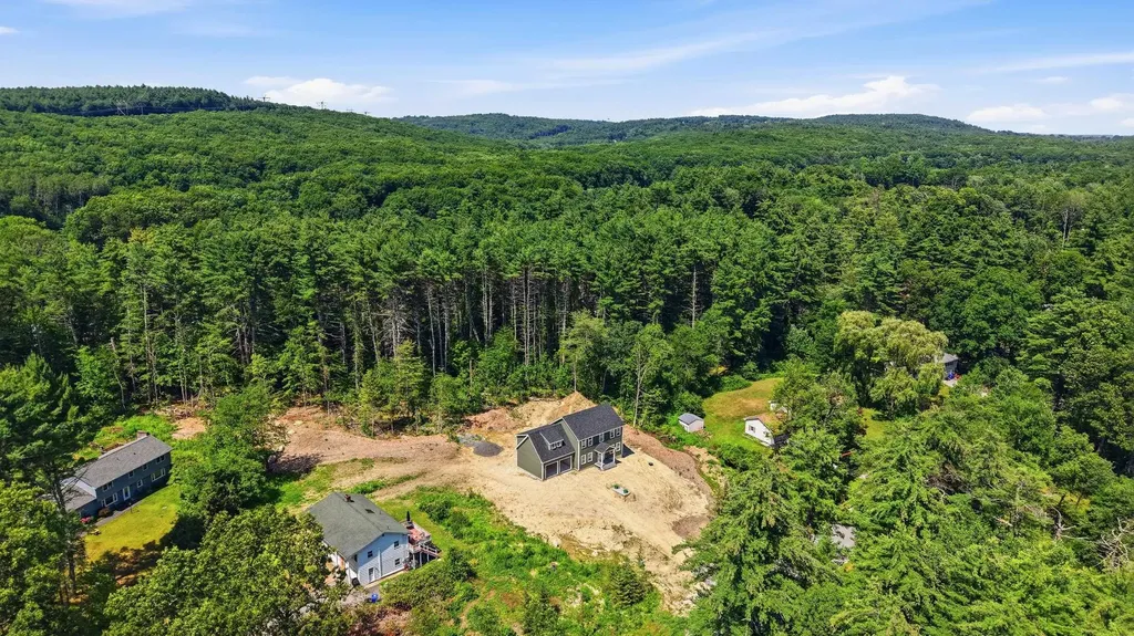 78 Gowing Road Hudson NH 03051