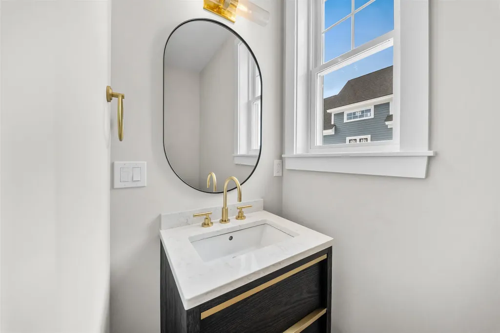 6 Benjamin Lane Thornton NH 03285