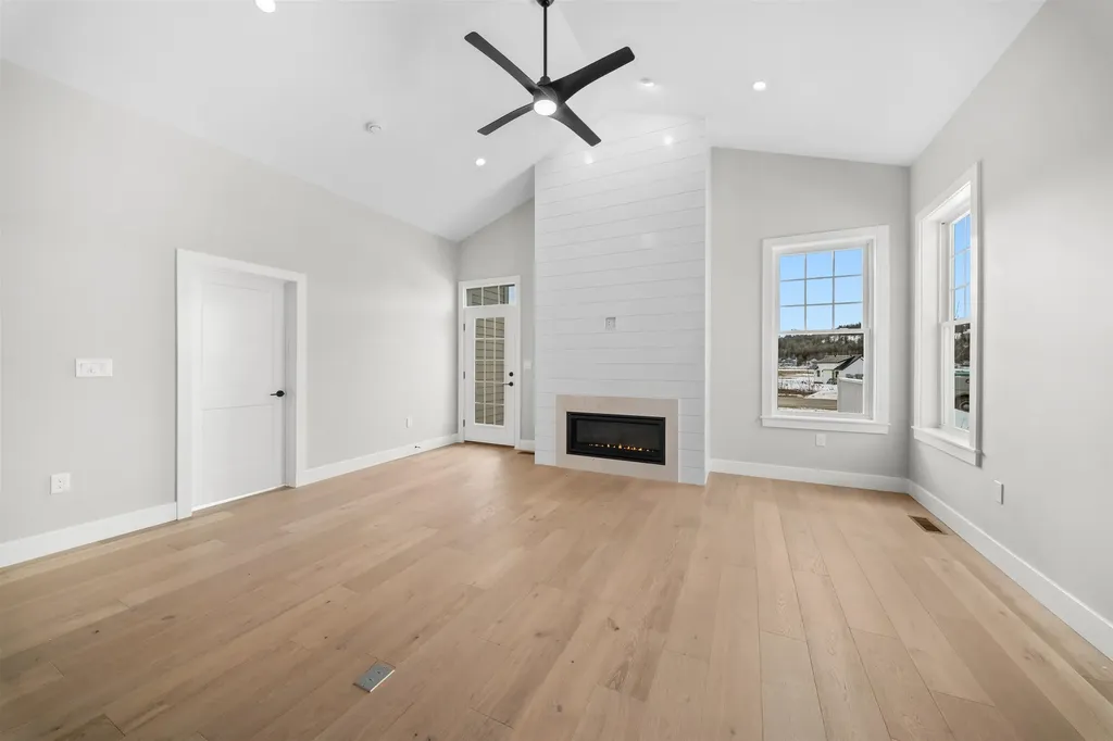 6 Benjamin Lane Thornton NH 03285