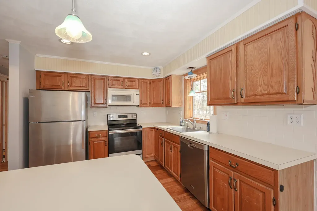 125 Pinecrest Road Litchfield NH 03052