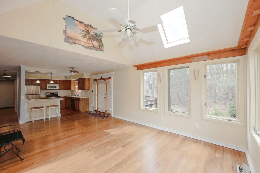 125 Pinecrest Road Litchfield NH 03052