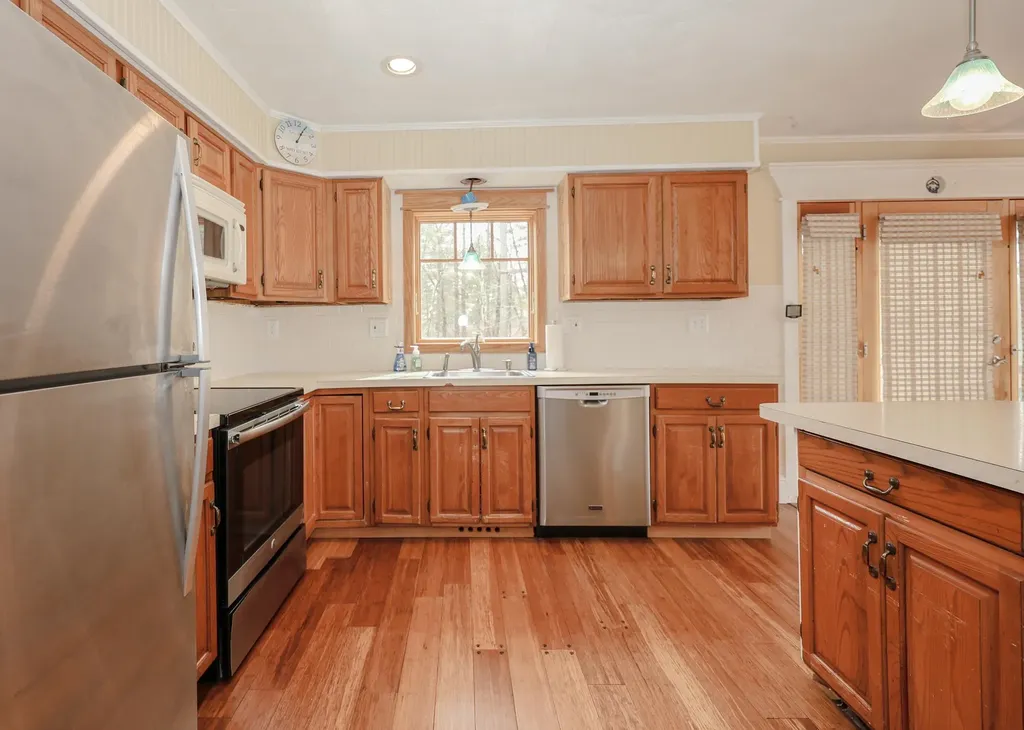 125 Pinecrest Road Litchfield NH 03052