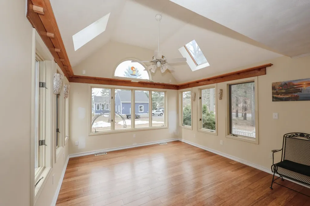 125 Pinecrest Road Litchfield NH 03052