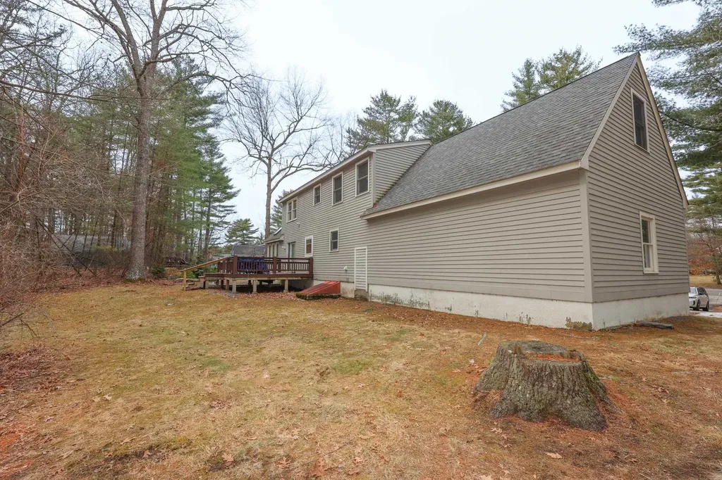 125 Pinecrest Road Litchfield NH 03052