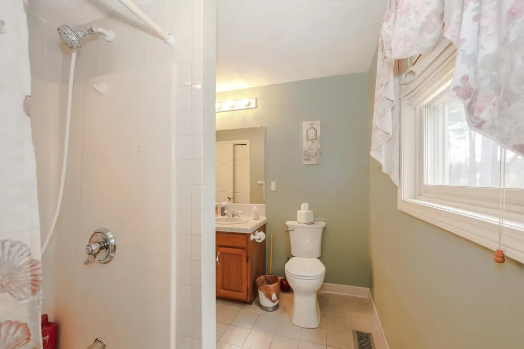 125 Pinecrest Road Litchfield NH 03052