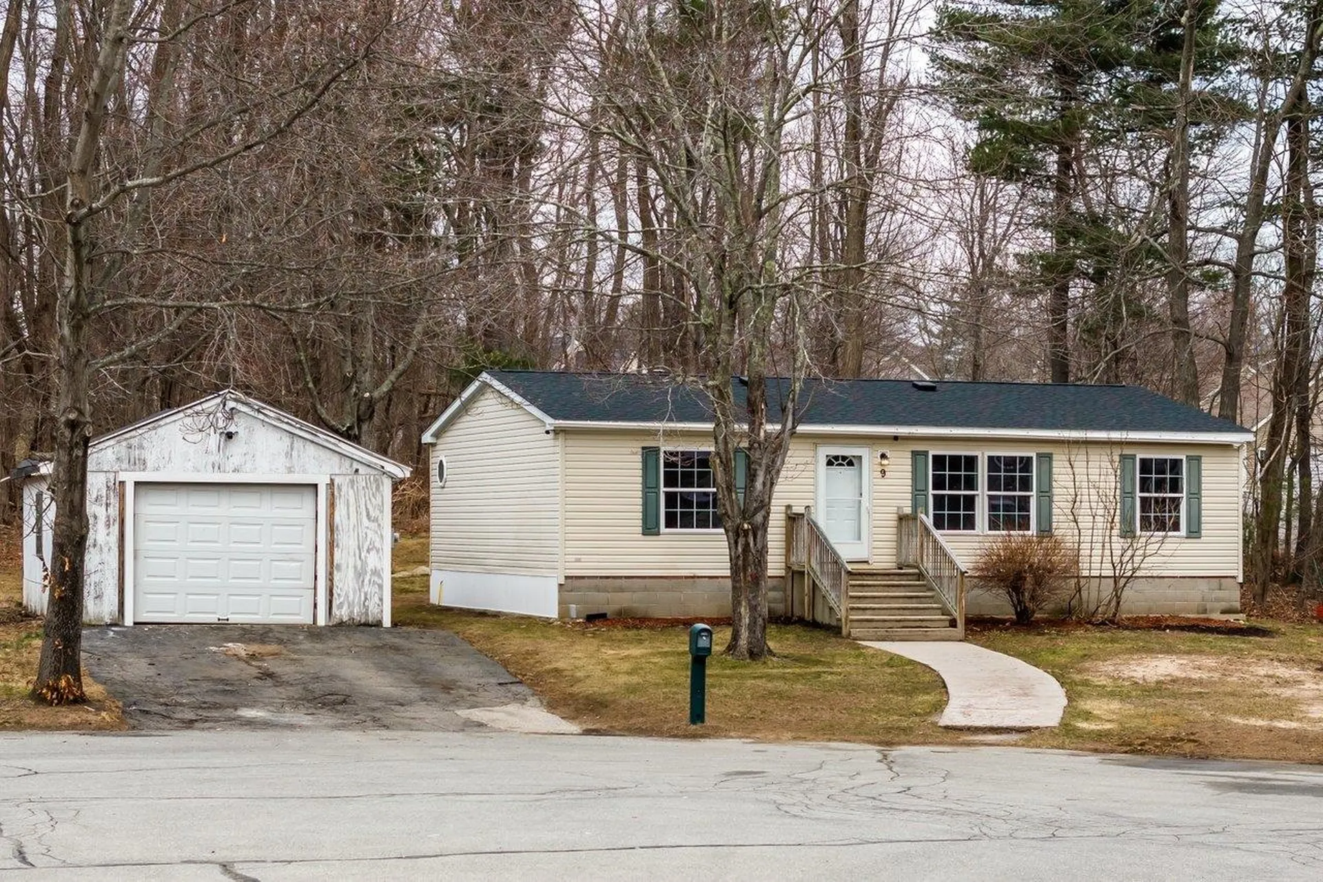 9 True Lane Seabrook NH 03874