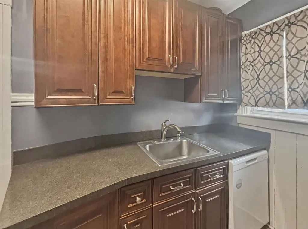 646 Maple Street Manchester NH 03104