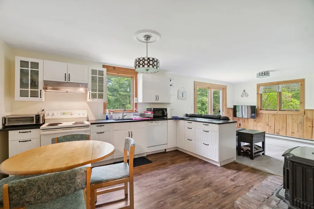 196 Powder Mill Road Londonderry VT 05148