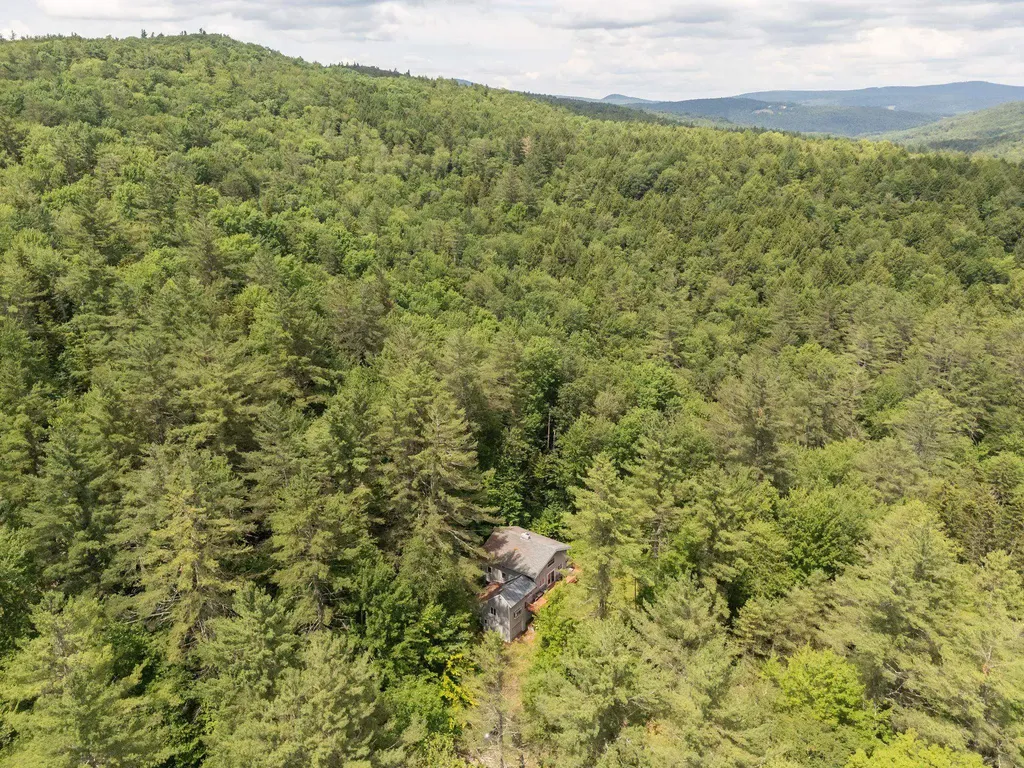 196 Powder Mill Road Londonderry VT 05148