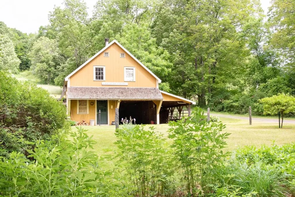 75 Lyon Road Royalton VT 05068