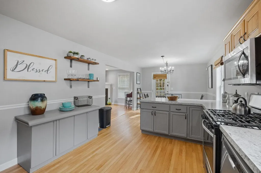 131 Forest Hill Way Manchester NH 03109