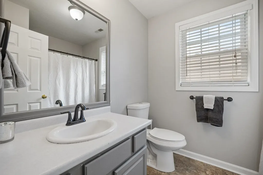 131 Forest Hill Way Manchester NH 03109