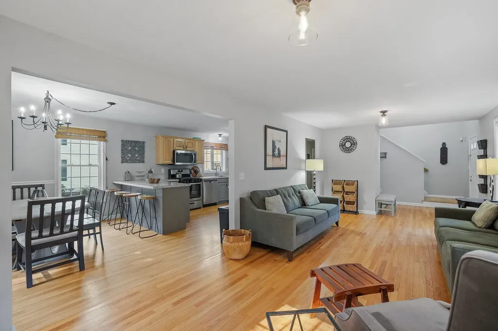 131 Forest Hill Way Manchester NH 03109