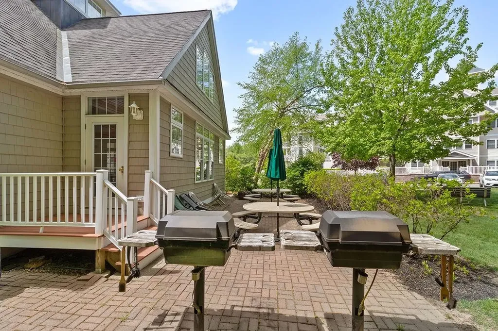 1 Sterling Hill Lane Exeter NH 03833