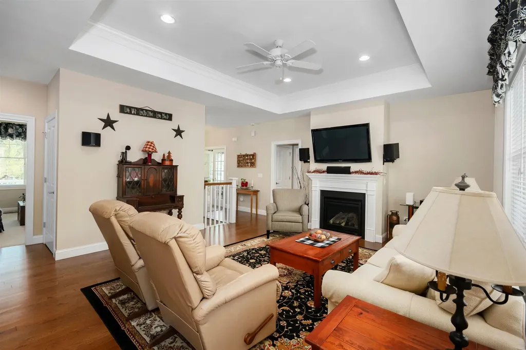 17 Legacy Drive Nashua NH 03062